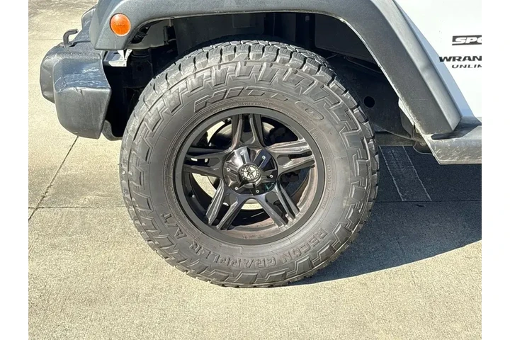 $13400 : Jeep Wrangler Unlimited 2015 image 8