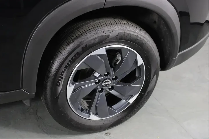 $20587 : Nissan Rogue 2025 AWD SV 4dr image 9