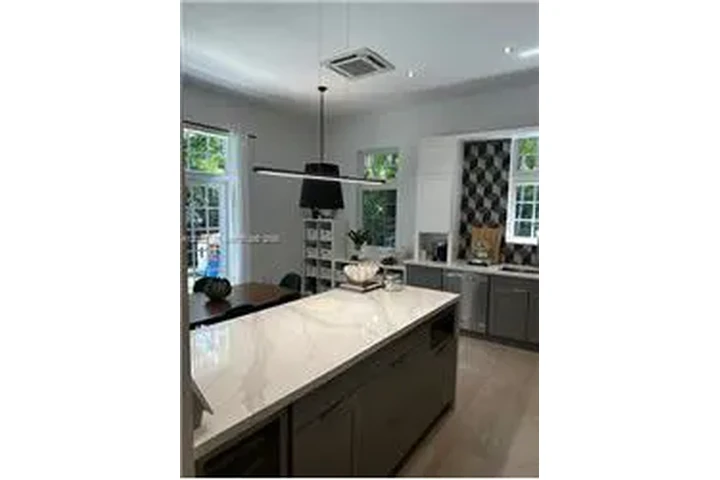 $9950 : Rental property with 3 bedro image 9