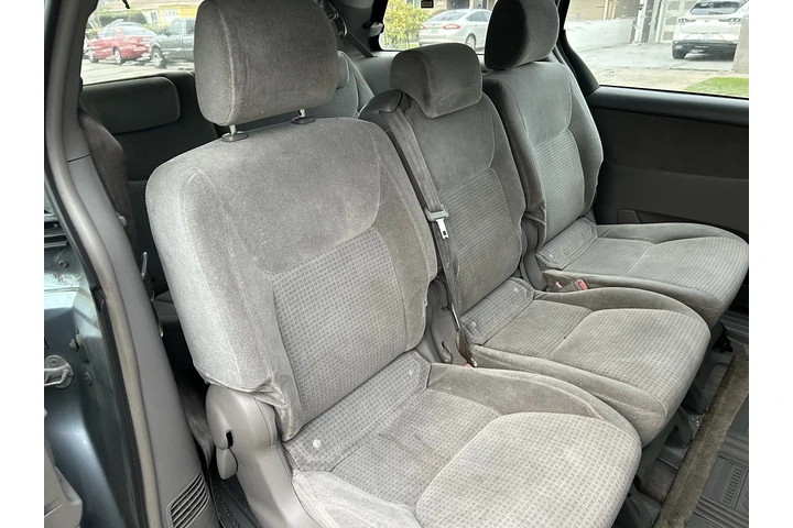 $2900 : Toyota Sienna image 4