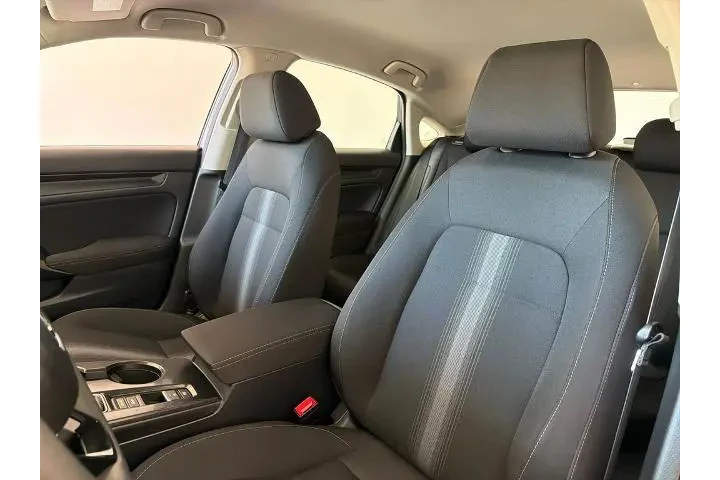 $22215 : Honda Civic 2023 LX 4dr Hatc image 4