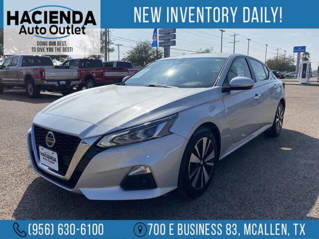 2022 Altima 2.5 SV image 2