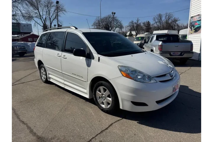 $18990 : 2008 Sienna LE 7-Passenger image 5