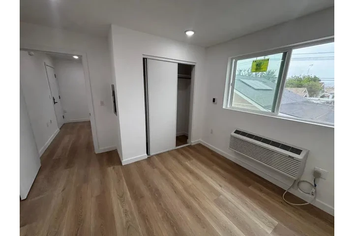 $1599 : EDIFICIO NUEVO 1 Y 2 RECS. image 3