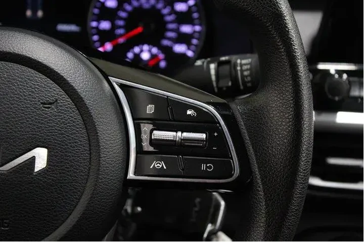 $17989 : Kia Forte 2023 LXS 4dr Sedan image 9