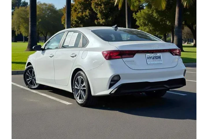 $17900 : Kia Forte 2024 LXS 4dr Sedan image 7