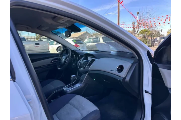 2012 Cruze LS image 7