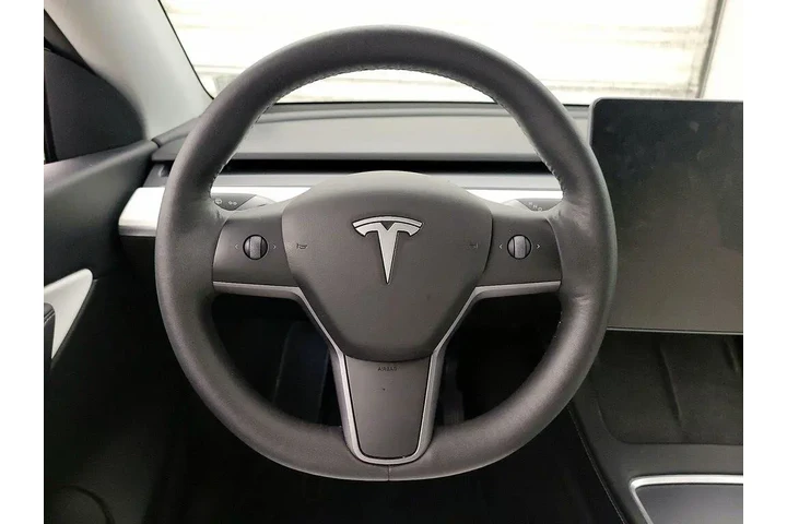 $29998 : Tesla Model Y 2022 AWD Long image 10