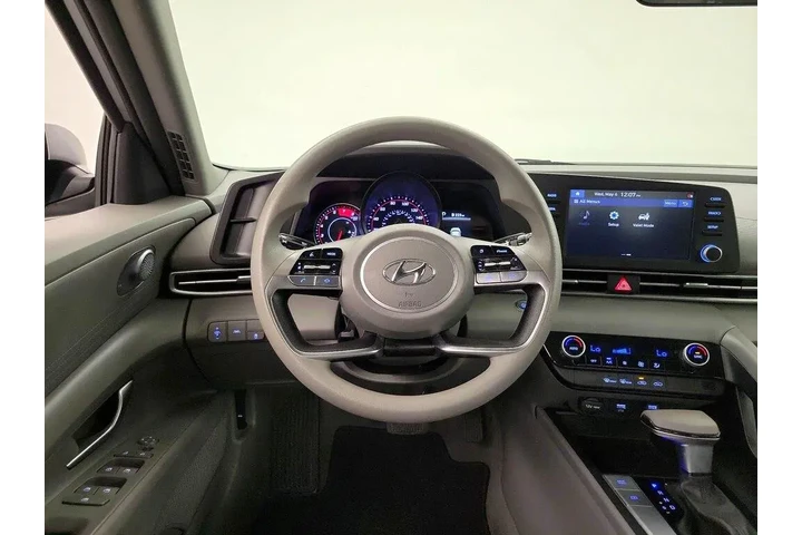 $18998 : Hyundai ELANTRA 2022 SEL 4dr image 10
