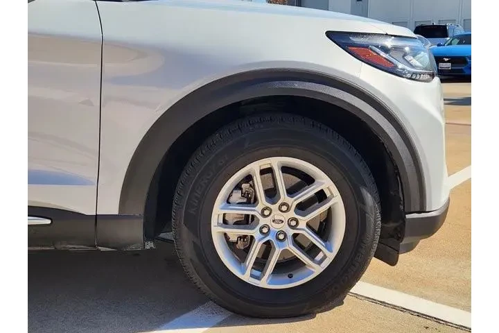 $39517 : Ford Explorer 2025 Active 4d image 8