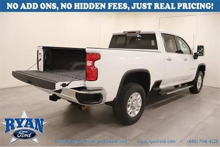 Chevrolet Silverado 2500HD 2 image 6