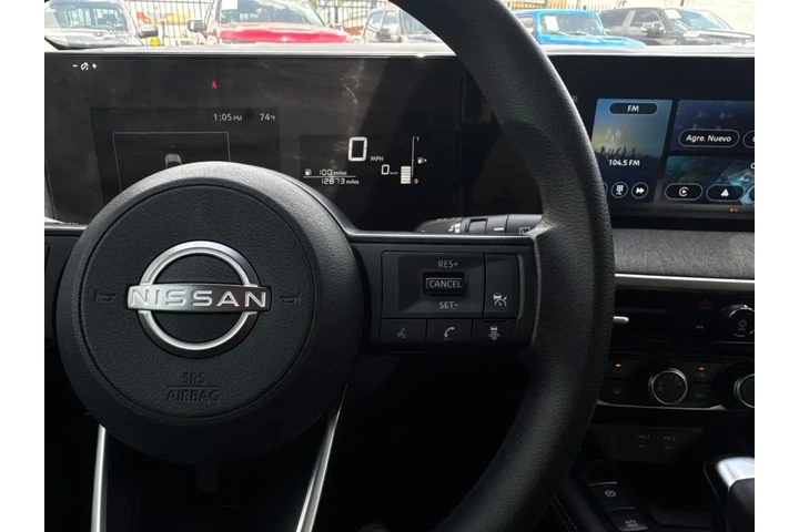 2025 Kicks SV 4WD image 10