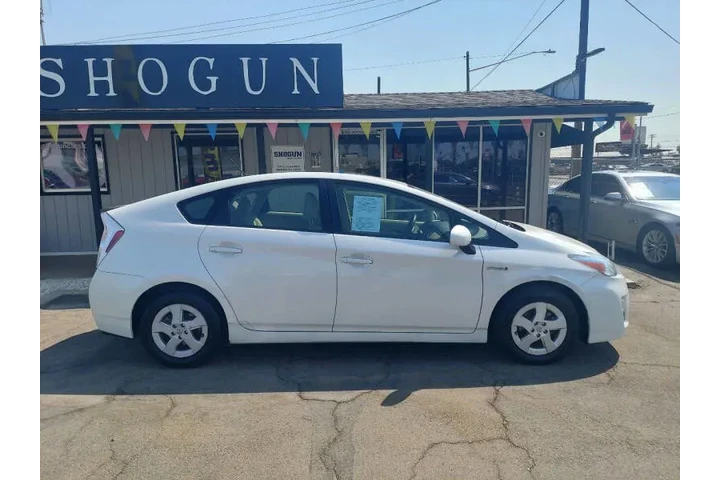 $10995 : 2011 Prius Three image 9