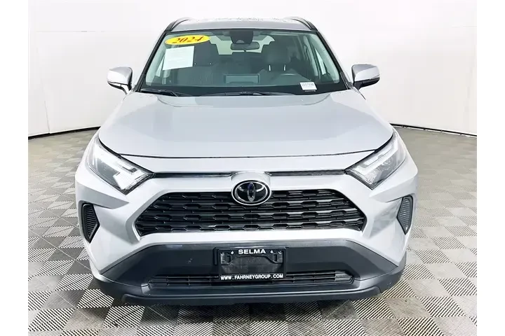 $25800 : Toyota RAV4 2024 XLE 4dr SUV image 2