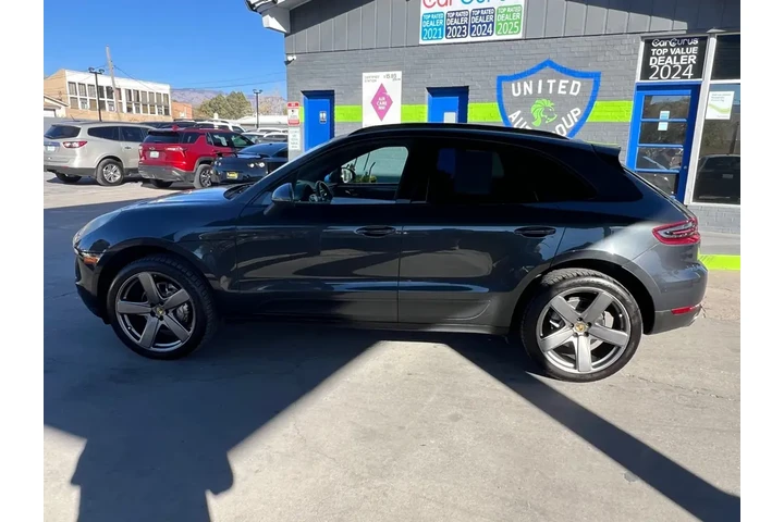 2017 Macan S image 8