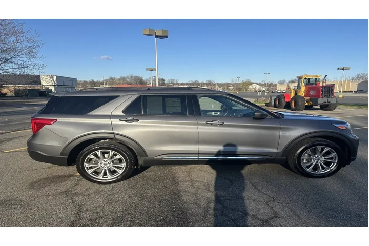 $33985 : Ford Explorer 2022 AWD XLT 4 image 8