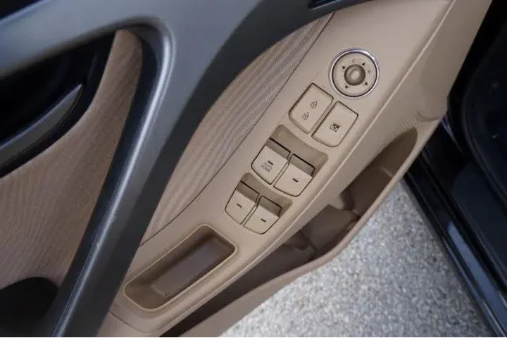 $3554 : Hyundai ELANTRA 2013 GLS 4dr image 10