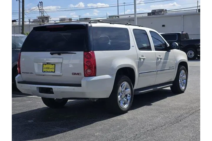 $12991 : GMC Yukon XL 2013 4x2 SLT 4d image 6