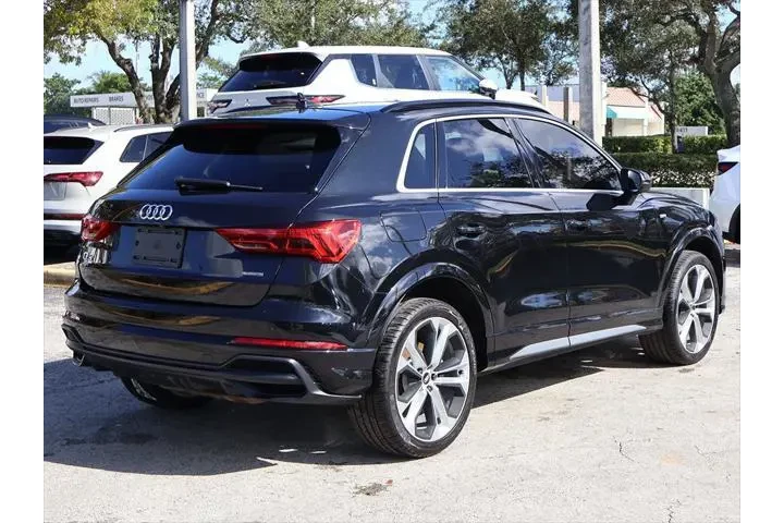 $18590 : Audi Q3 2021 AWD quattro S l image 9