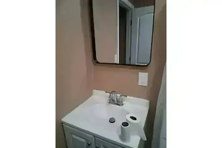 RECÁMARA  Entre Ball Rd/Walnut image 2