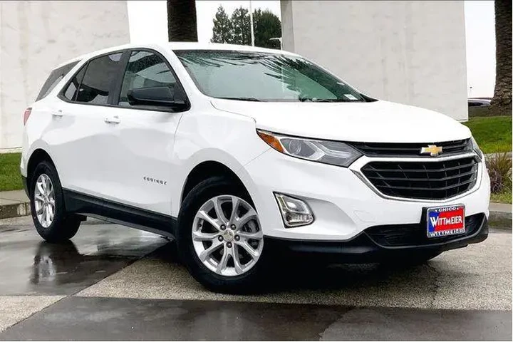 $17985 : Chevrolet Equinox 2020 LS 4d image 2