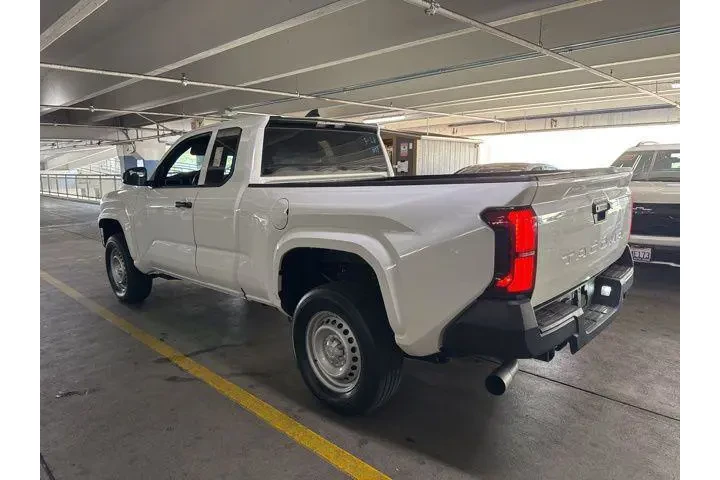 $28997 : Toyota Tacoma 2024 4x2 SR 2d image 4