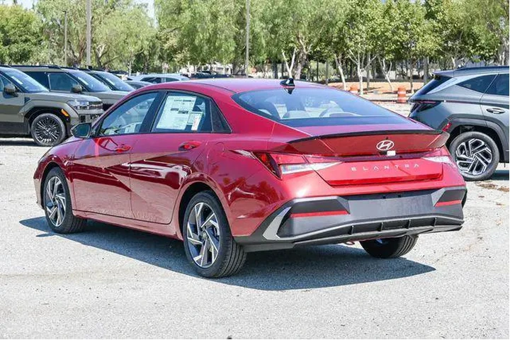 $20000 : Hyundai ELANTRA 2025 SEL Spo image 7