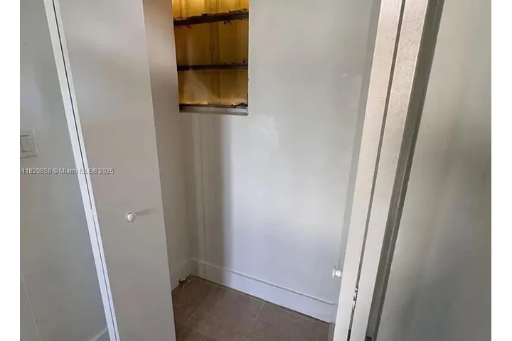 $1300 : For Rent in Miami Florida image 4