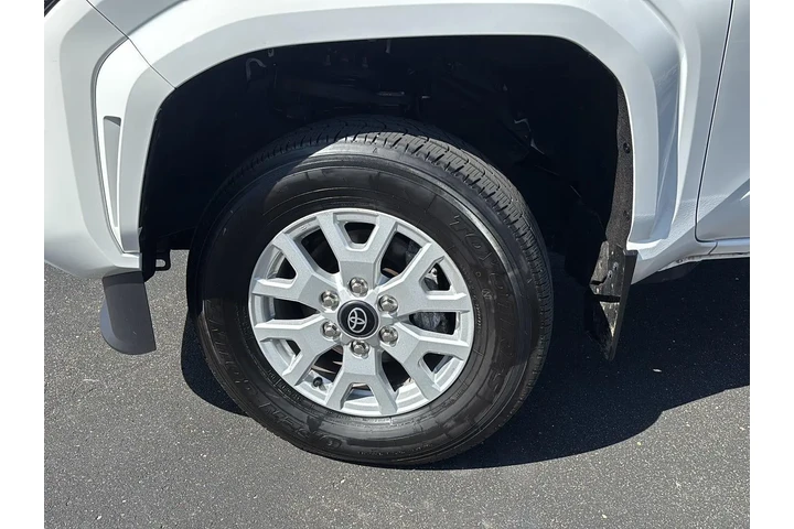 $40000 : Gold Certified 2024 Tacoma SR5 image 5