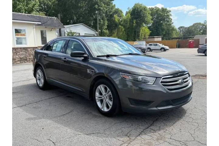 2017 Taurus SE image 8