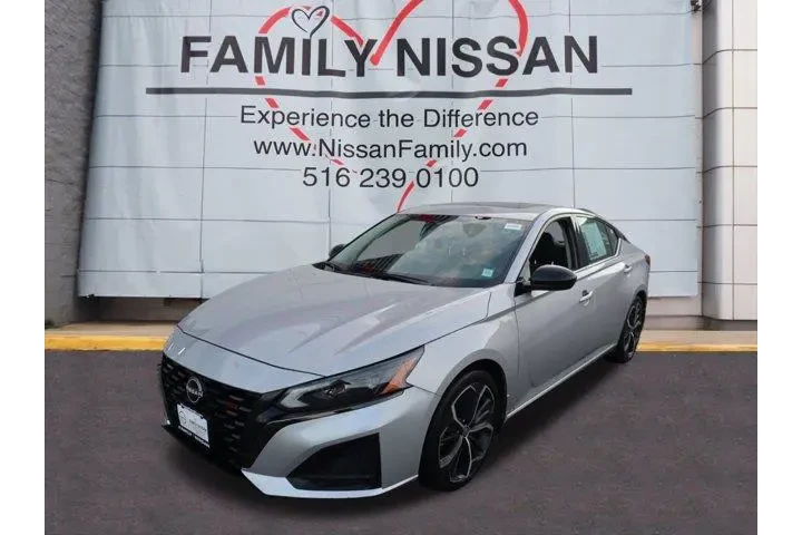 $25109 : Nissan Altima 2023 2.5 SR 4d image 8