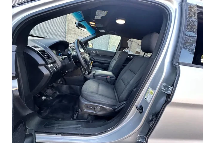 $13750 : 2017 Explorer Police Intercep image 3