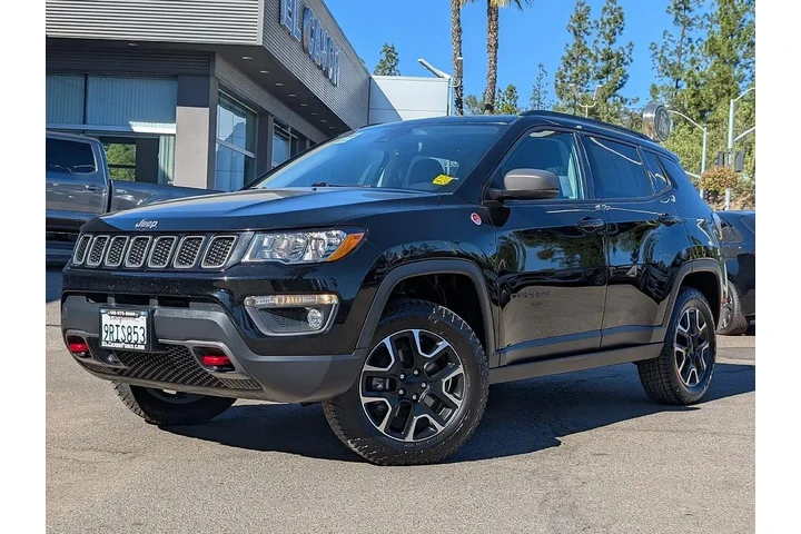$15348 : Jeep Compass 2021 4x4 Trailh image 2