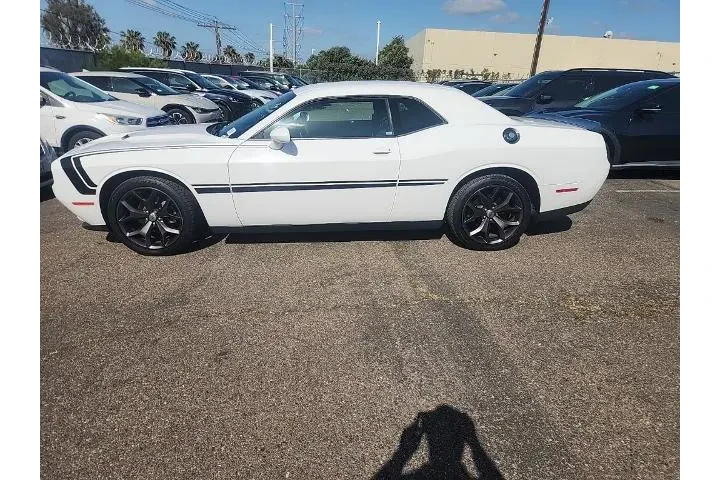 $18491 : Dodge Challenger 2017 SXT 2d image 9