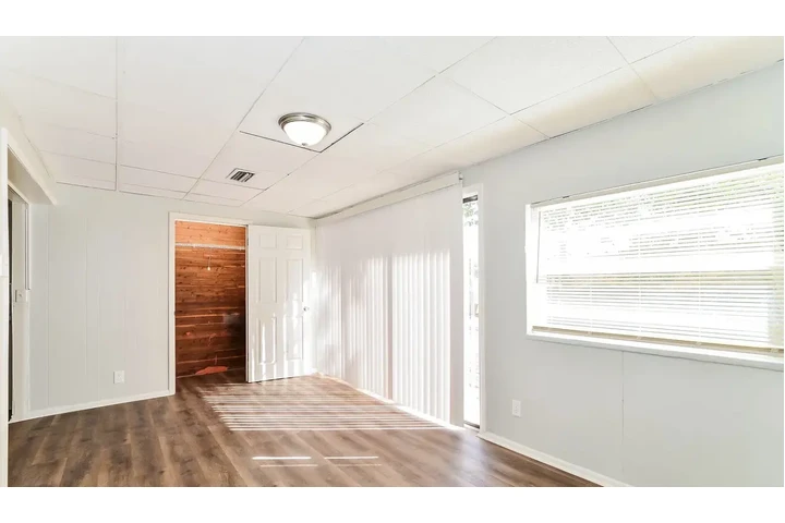 $900 : charming  modern stainless image 5