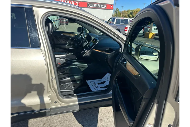 2015 MKC AWD 4dr image 9