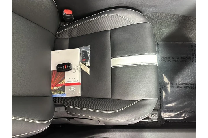 $32989 : Gold Certified 2026 Camry SE image 9