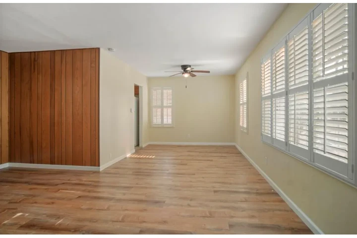 $2435 : 3 Bedroom Home in Van Ness, LA image 3