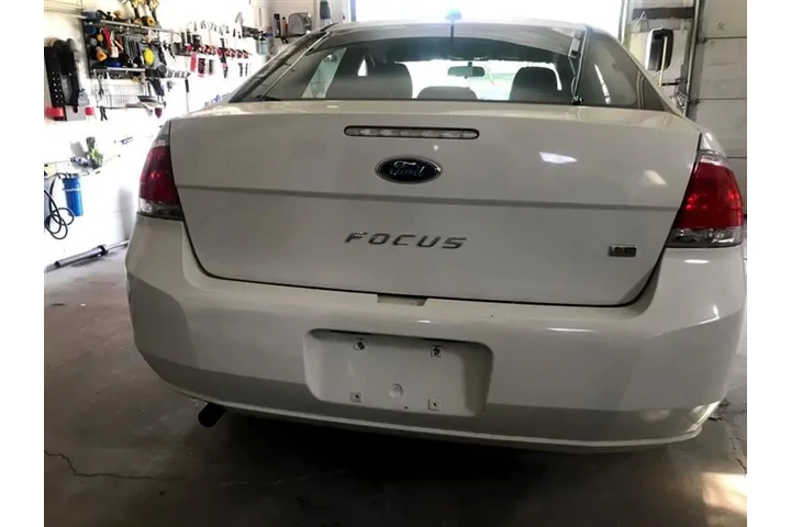 $7000 : 2011 Focus image 6