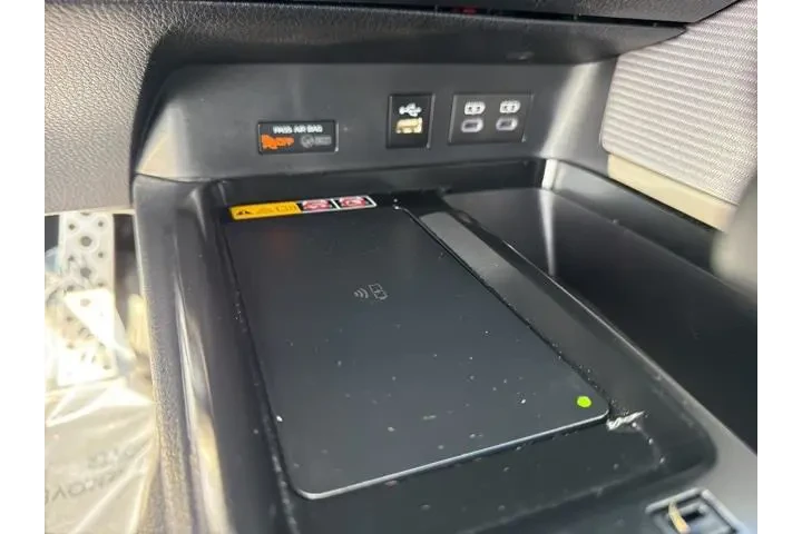 $29988 : Toyota Camry 2025 image 6