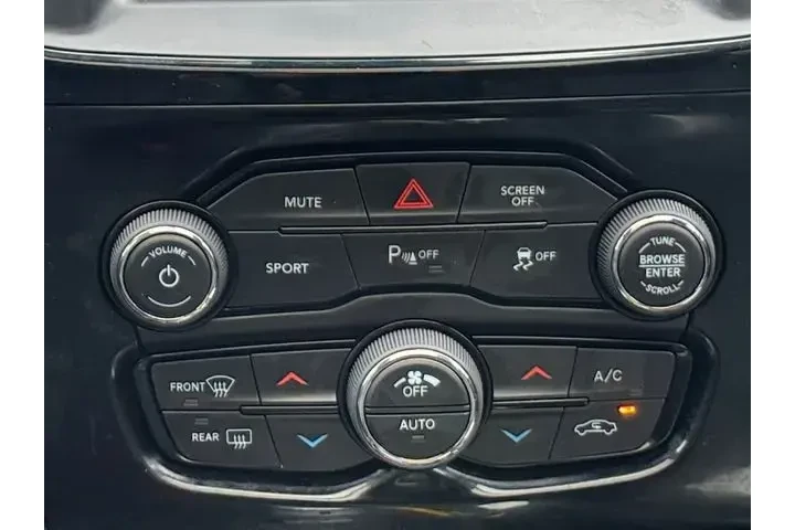 $22981 : Chrysler 300 2021 S V6 4dr S image 4