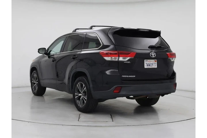 $22998 : Toyota Highlander 2017 LE 4d image 2