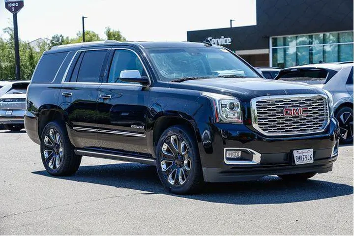$30033 : GMC Yukon 2019 4x4 Denali 4d image 6