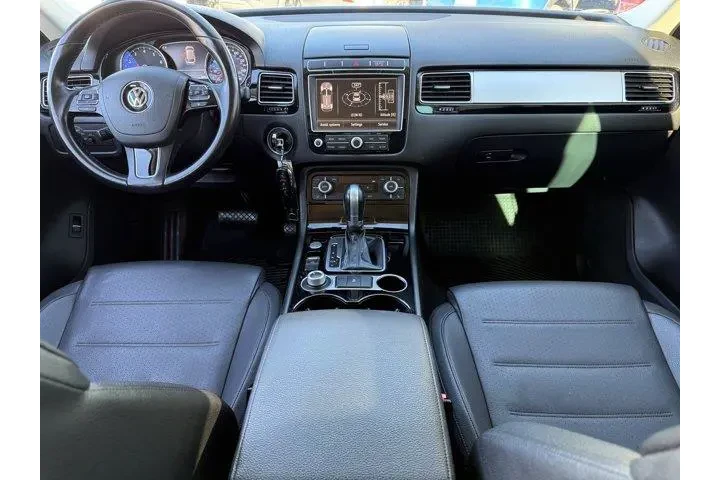 $11998 : Volkswagen Touareg 2015 AWD image 9