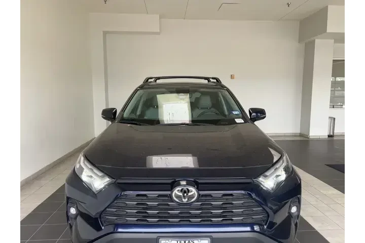 $31832 : Toyota RAV4 2024 XLE Premium image 2