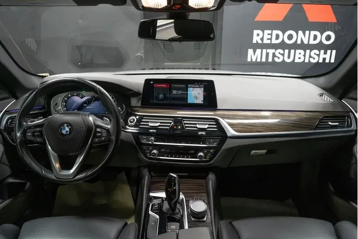 $21597 : BMW 5 Series 2019 530e iPerf image 2