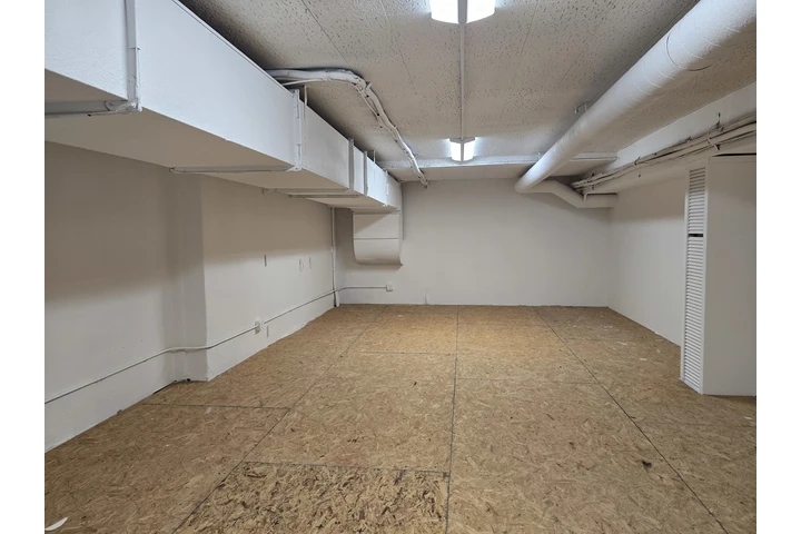 $1000 : Espacio comercial en renta image 2