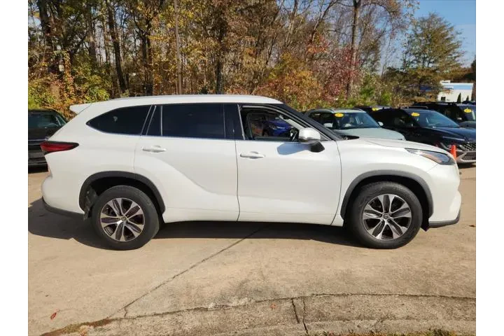 $32500 : Toyota Highlander 2022 XLE 4 image 4