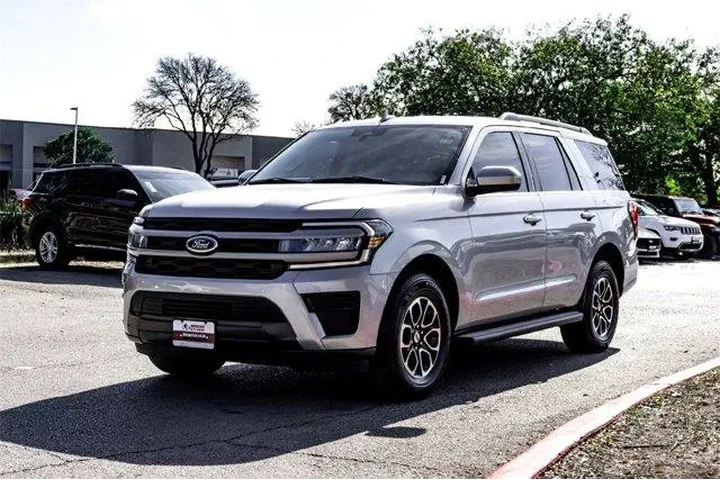 $37599 : Ford Expedition 2024 4x2 XLT image 9