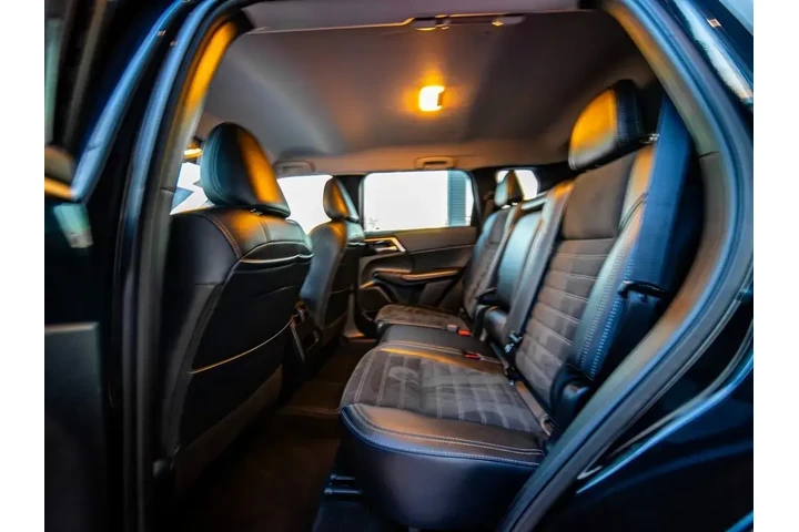 $25988 : Mitsubishi Outlander PHEV 20 image 10